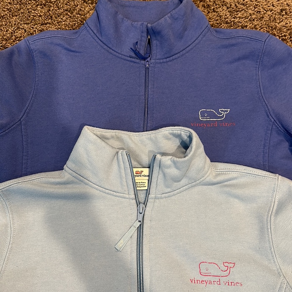 Vineyard vines size small sweat shirt x2